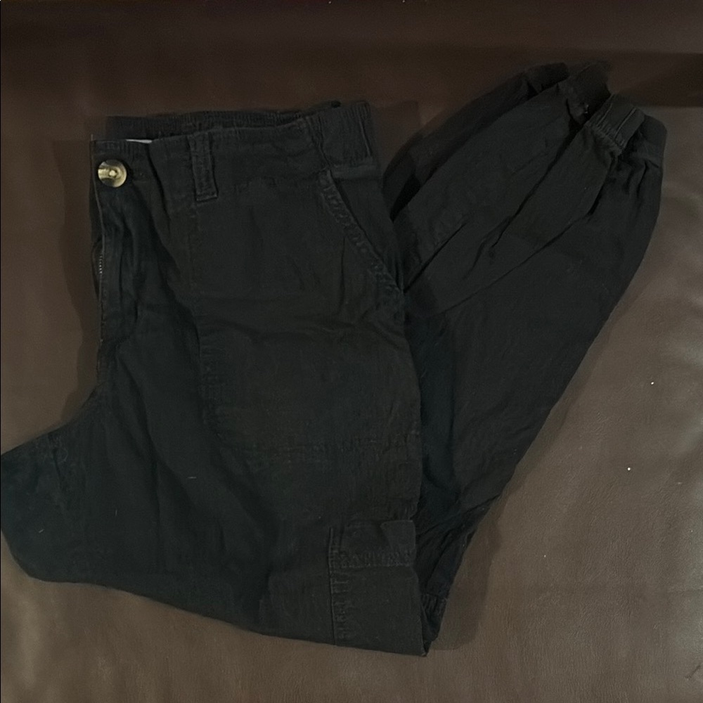 Woman’s black cargo pants